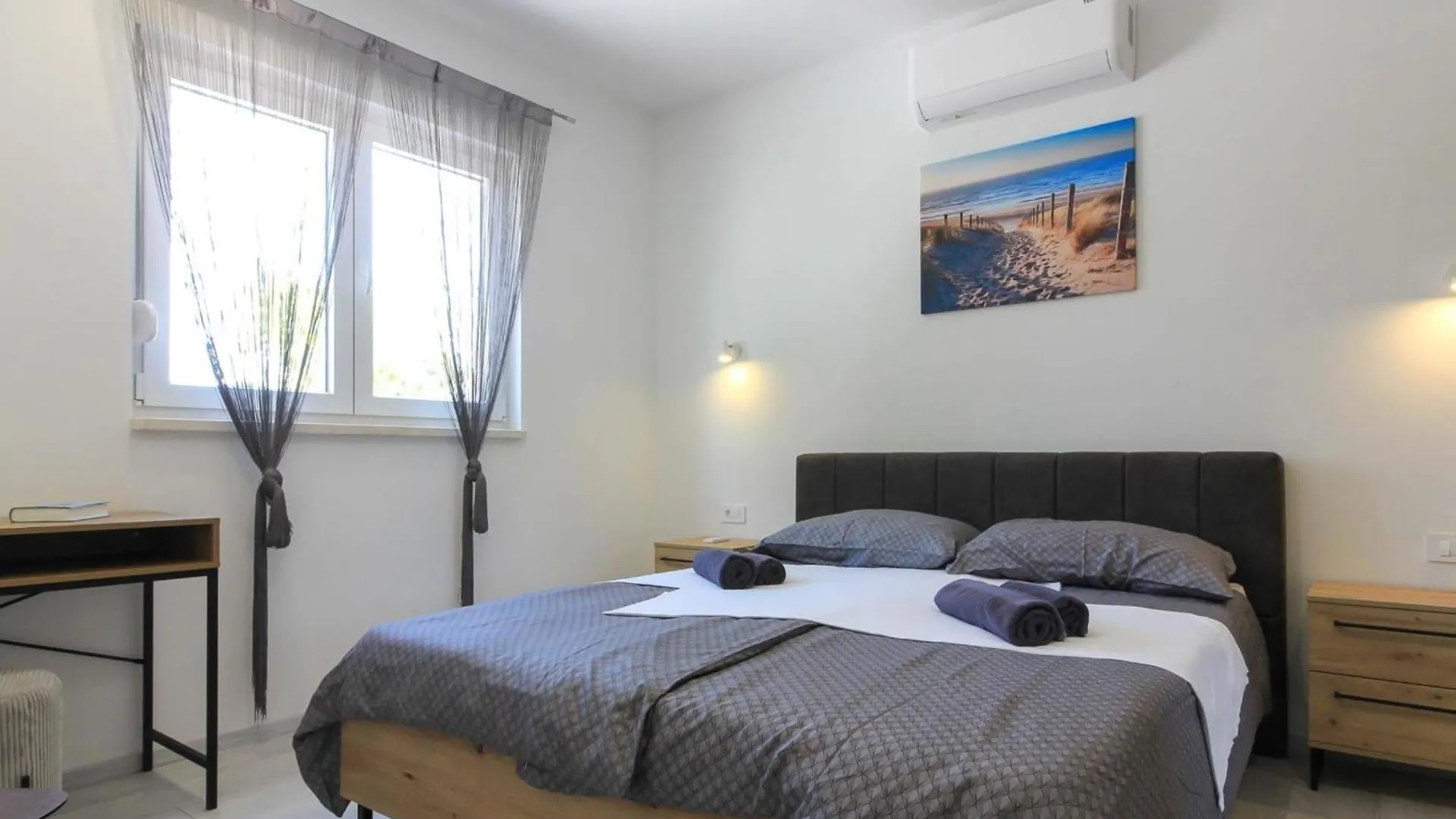 Ferienhaus Mit Privatpool Fuer 7 Personen Ca 130 Qm In Sisan, Istrien Suedkueste Von Istrien Croatia