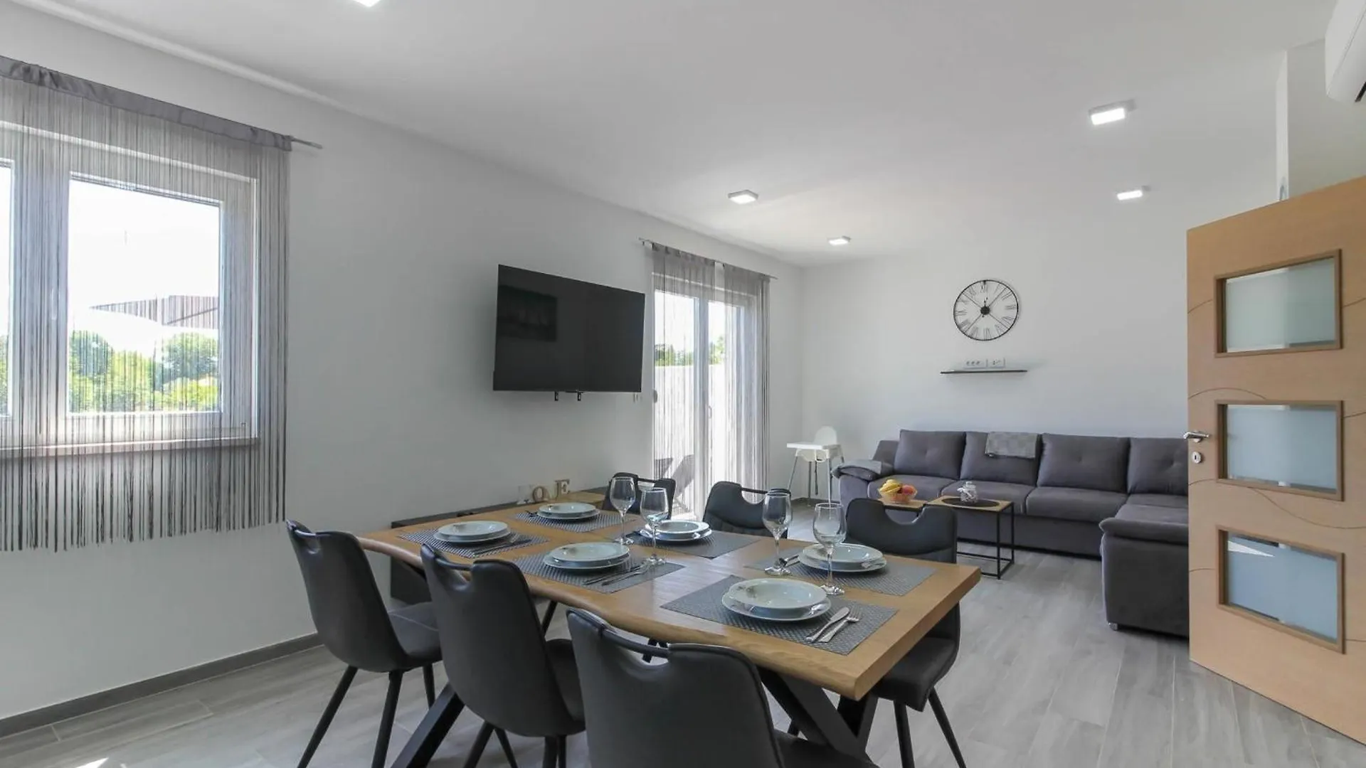 Ferienhaus Mit Privatpool Fuer 7 Personen Ca 130 Qm In Sisan, Istrien Suedkueste Von Istrien Holiday home