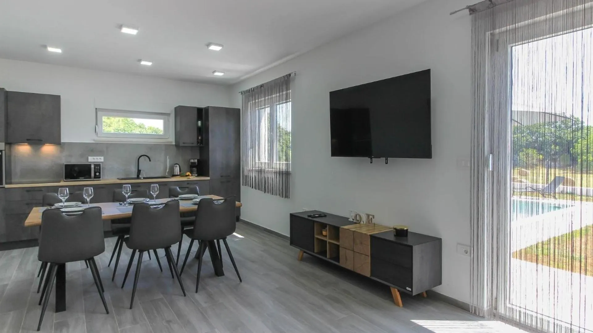 Ferienhaus Mit Privatpool Fuer 7 Personen Ca 130 Qm In Sisan, Istrien Suedkueste Von Istrien Croatia